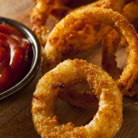 Homemade Crunchy Fried Onion Rings